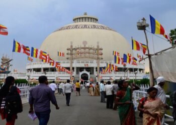 अशोक विजयादशमीनिमित्त प्रा. अरुण बुंदेले यांची ‘दीक्षाभूमी एक क्रांतिभूमी’ कविता वाचकांसाठी प्रसिद्ध