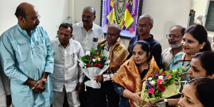 कॅप्टन स्मित मच्छर यांच्या अकोल्यातील आठवणींना उजाळा; जोगी परिवाराचे भाजपकडून स्वागत