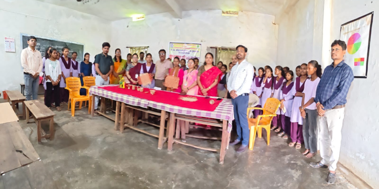 डी. के. महिला महाविद्यालयात जागतिक बांबू दिनानिमित्त हस्तनिर्मित बांबू कला कार्यशाळा