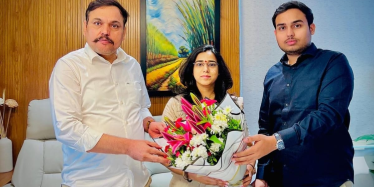 तेजस्विनी बर्गे यांची ‘ओंकार शुगर ग्रुप’च्या CEO पदी निवड; बाबूराव बोत्रे-पाटील व ओमराजे बोत्रे यांच्याकडून अभिनंदन