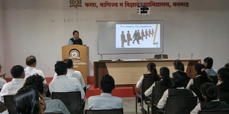 मविप्र महाविद्यालयात डॉ. बाबासाहेब जयकर व्याख्यानमालेच्या प्रथम पुष्पाचे उद्घाटन