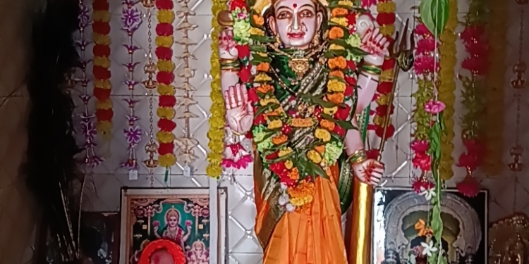 शिरोळ येथील दुर्गामाता मंदिरात नवरात्रोत्सवाला भक्तिमय वातावरणात सुरुवात