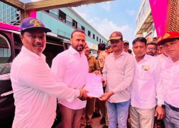रस्त्याच्या वादप्रकरणी माजी सैनिक सतीश काळे यांचे मंत्री जयकुमार गोरे यांना निवेदन