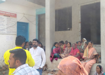 “जिल्हाधिकारी साहेब, तुम्हीच आमचे मायबाप… आम्हाला पाणी द्या!” नांदूरघाटमध्ये महिलांचे तीन तास ठिय्या आंदोलन