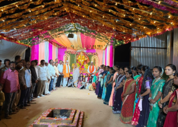 रजाळवाडीत आमदार अब्दुल सत्तार यांच्या हस्ते दुर्गामातेची विधिवत पूजा