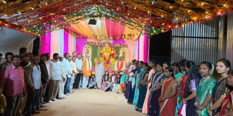 रजाळवाडीत आमदार अब्दुल सत्तार यांच्या हस्ते दुर्गामातेची विधिवत पूजा