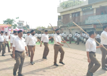 लासलगावमध्ये राष्ट्रीय स्वयंसेवक संघाचे भव्य पथसंचलन; शस्त्रपूजन सोहळा उत्साहात