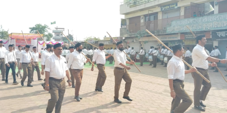लासलगावमध्ये राष्ट्रीय स्वयंसेवक संघाचे भव्य पथसंचलन; शस्त्रपूजन सोहळा उत्साहात