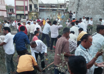 जत संस्थानात पांढरा ध्वज फडकावून दसरा उत्सवाला सुरुवात; शमीपूजनाने ऐतिहासिक सीमोल्लंघन सोहळ्याची सांगता