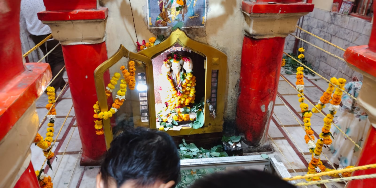 शहाद्यात विजयादशमी उत्साहात; श्री प्रेस मारुती मंदिरात सीमोल्लंघनासाठी भाविकांची अलोट गर्दी