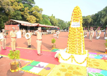 पोलीस स्मृतिदिनानिमित्त रत्नागिरी पोलीस दलाकडून शहीद वीरांना मानवंदना