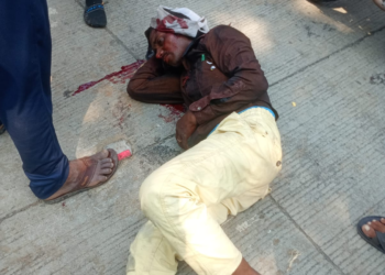 अज्ञात वाहनाच्या धडकेत दुचाकीस्वार जखमी; पत्रकारांसह नागरिकांची तत्पर मदत