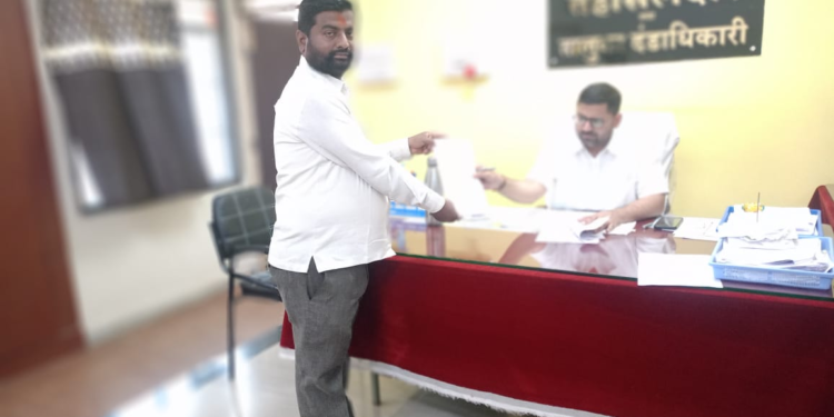 महाराष्ट्र ग्रामीण बँकेकडून शेतीकर्ज नाकारल्याचा शेतकऱ्यांचा आरोप; चौकशीची मागणी