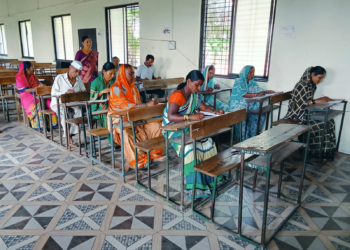 निमसोड येथे महिला साक्षरता परीक्षेला उत्स्फूर्त प्रतिसाद