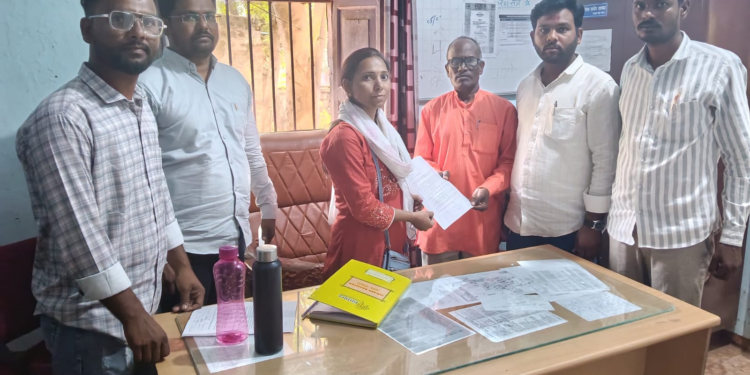 धर्माबाद तालुक्यात आरोग्य सेविका मुख्यालयी राहत नसल्याची तक्रार; चौकशी करून कारवाईची मागणी