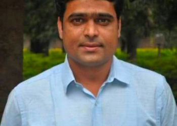 रामेश्वरवाडीचा अभिमान! प्रतिकूल परिस्थितीवर मात करत डॉ. विष्णू हांगे झाले अस्थिरोगतज्ज्ञ