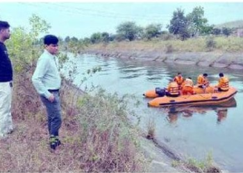 कालव्यात पाय धुताना शेतकरी पाण्याच्या प्रवाहात वाहून गेला