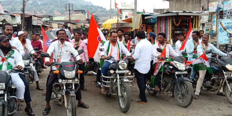 शेतकऱ्यांना हेक्टरी एक लाख रुपये मदत द्या; माहूर तालुका काँग्रेसचे आंदोलन