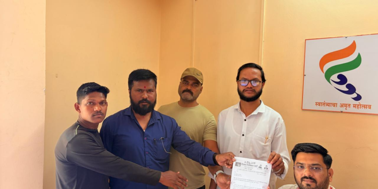 कृष्णा नदीपात्राजवळ केमिकलयुक्त राख टाकल्याचा आरोप; अथर्व फाउंड्री कंपनी सील करण्याची मागणी