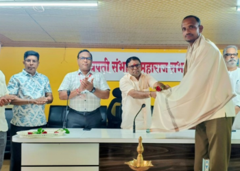 स्वच्छता ही सेवा अभियानांतर्गत कुणकेश्वरच्या स्वच्छता कर्मचाऱ्याचा सत्कार