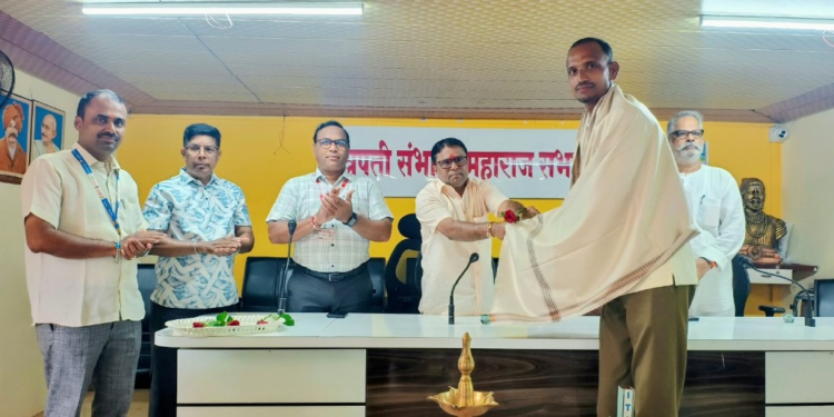 स्वच्छता ही सेवा अभियानांतर्गत कुणकेश्वरच्या स्वच्छता कर्मचाऱ्याचा सत्कार