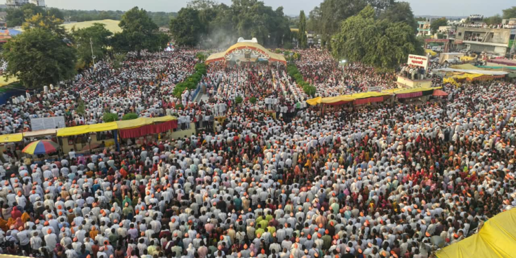 ‘श्री गुरुदेव’च्या जयघोषाने दुमदुमला गुरुकुंज आश्रम; लाखो भक्तांनी राष्ट्रसंतांना वाहिली मौन श्रद्धांजली