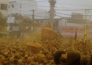 पट्टणकोडोलीत श्री विठ्ठल बिरदेव यात्रेचा भक्तिमय उत्साह; हेलिकॉप्टरमधून पुष्पवृष्टीने वेधले भाविकांचे लक्ष