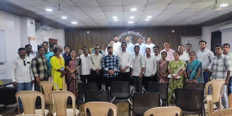 शासकीय योजनांची माहिती जाणून घेण्यासाठी अनुमोल ग्रुपची तहसीलदारांशी सदिच्छा भेट