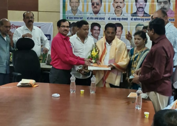 अंबरनाथ नगरपालिकेत पांडुरंग जाधव यांच्यासह १२ सेवानिवृत्त कर्मचाऱ्यांचा गौरव सोहळा संपन्न