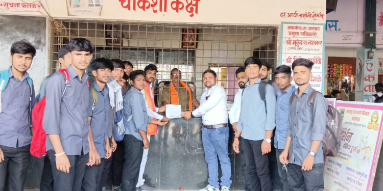 विद्यार्थ्यांसाठी एसटी बस थांब्याची मागणी; ७ ऑक्टोबरला रास्ता रोकोचा इशारा
